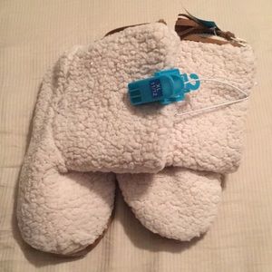 XL white fuzzy winter slip on boots